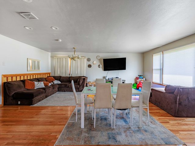 7832 Lamon Avenue, Burbank, IL 60459