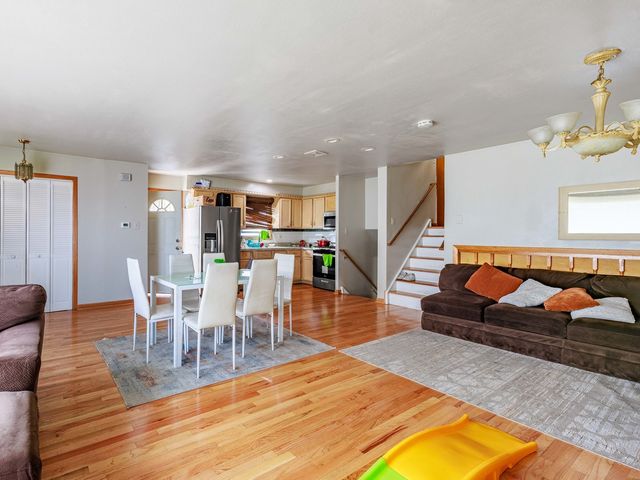 7832 Lamon Avenue, Burbank, IL 60459