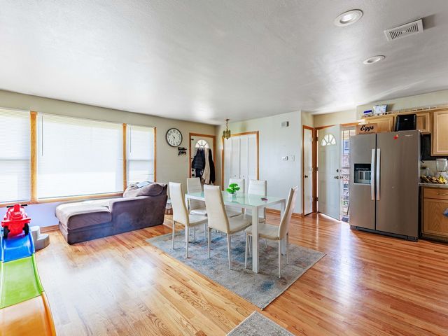 7832 Lamon Avenue, Burbank, IL 60459