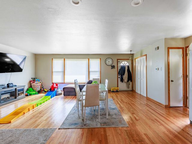 7832 Lamon Avenue, Burbank, IL 60459