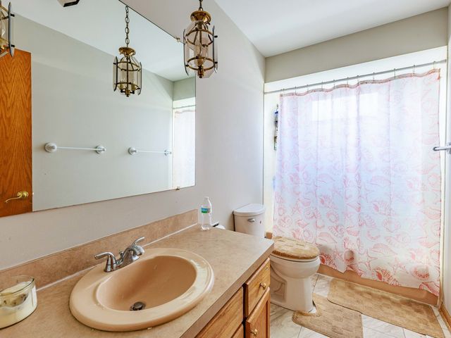 7832 Lamon Avenue, Burbank, IL 60459