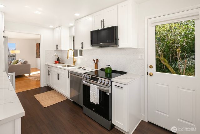 4006 26th Avenue W, Seattle, WA 98199