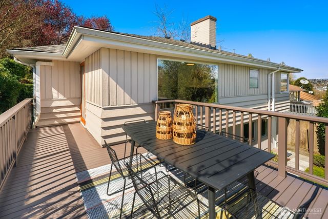 4006 26th Avenue W, Seattle, WA 98199