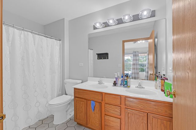 158 N Palmer Drive, Bolingbrook, IL 60490