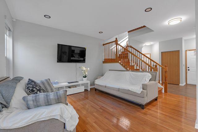 158 N Palmer Drive, Bolingbrook, IL 60490