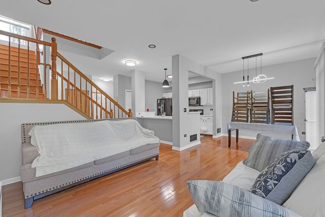 158 N Palmer Drive, Bolingbrook, IL 60490