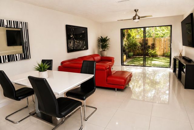 3062 S Oakland Forest Drive 203, Oakland Park, FL 33309