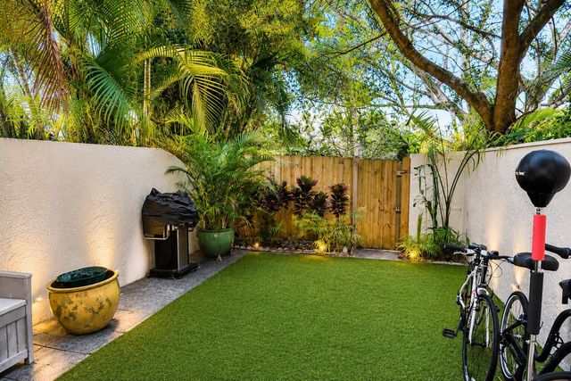 3062 S Oakland Forest Drive 203, Oakland Park, FL 33309