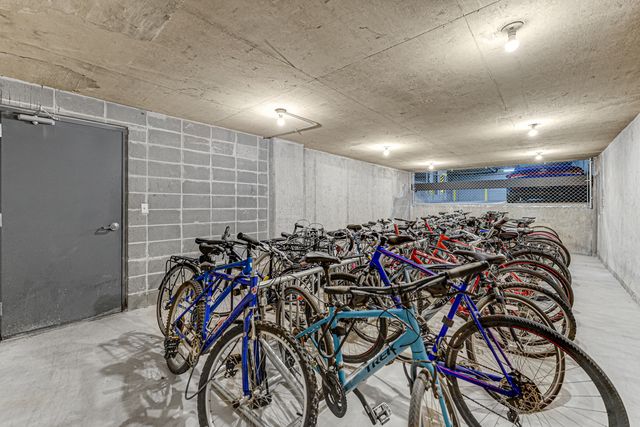 450 W Briar Place 8F, Chicago, IL 60657