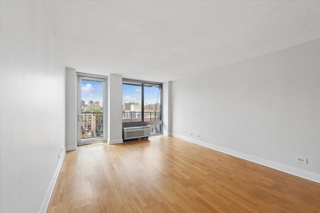 450 W Briar Place 8F, Chicago, IL 60657