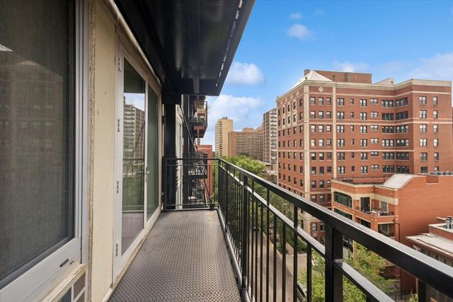 450 W Briar Place 8F, Chicago, IL 60657