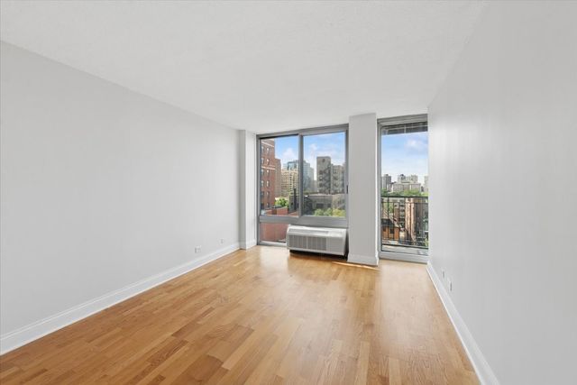 450 W Briar Place 8F, Chicago, IL 60657