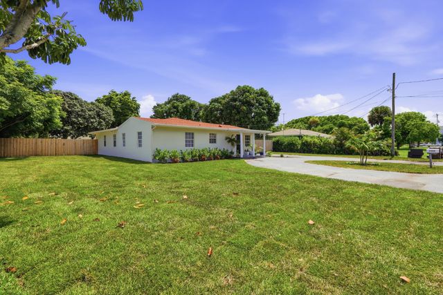 1900 CARISSA Road, Lake Clarke Shores, FL 33406