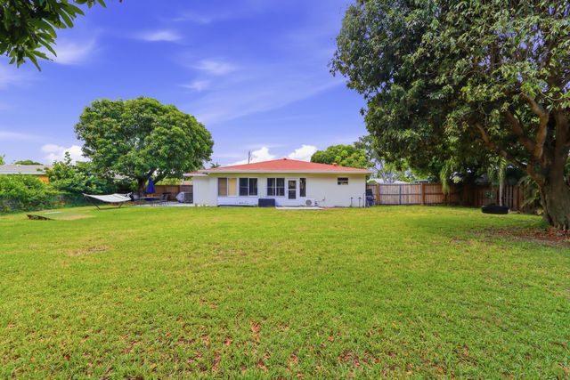 1900 CARISSA Road, Lake Clarke Shores, FL 33406