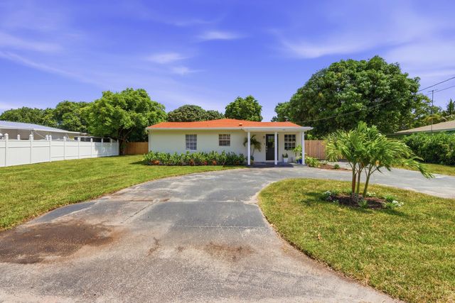 1900 CARISSA Road, Lake Clarke Shores, FL 33406