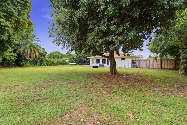 1900 CARISSA Road, Lake Clarke Shores, FL 33406