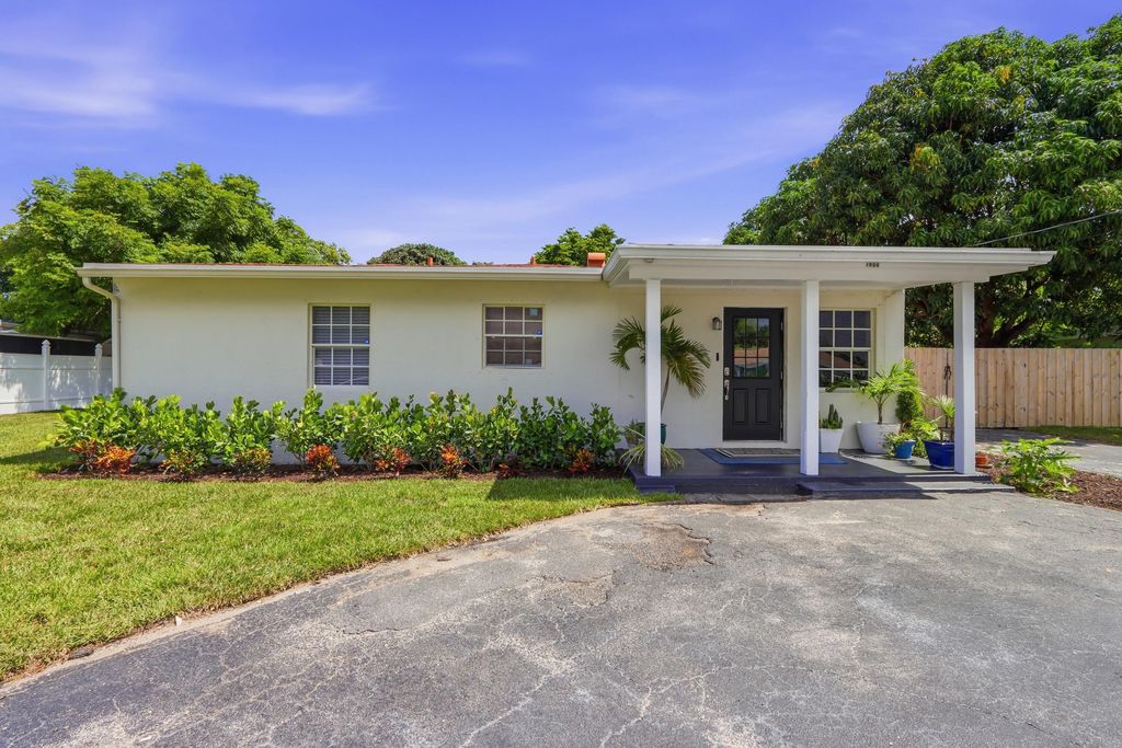 1900 CARISSA Road, Lake Clarke Shores, FL 33406