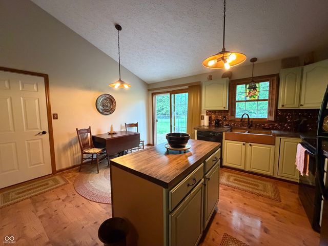 9236 Crawfordsville Road, Indianapolis, IN 46234