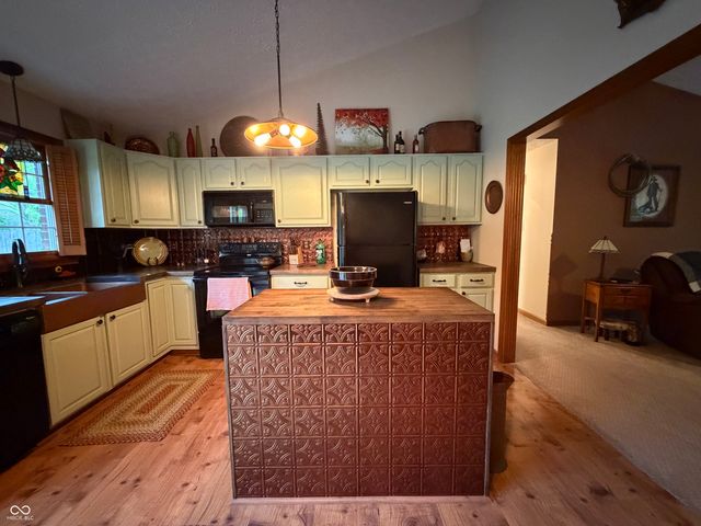 9236 Crawfordsville Road, Indianapolis, IN 46234