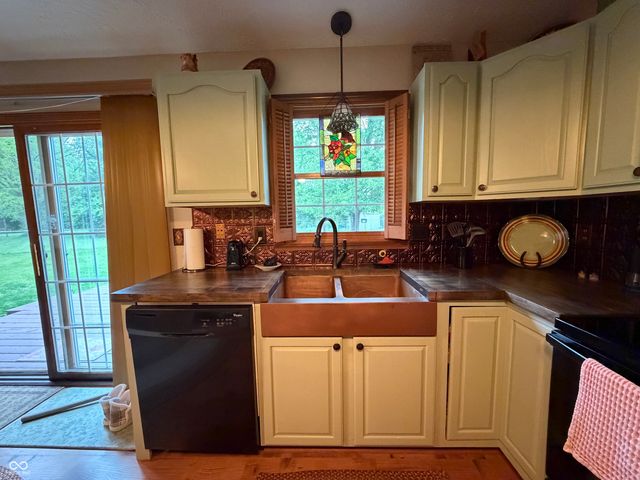 9236 Crawfordsville Road, Indianapolis, IN 46234