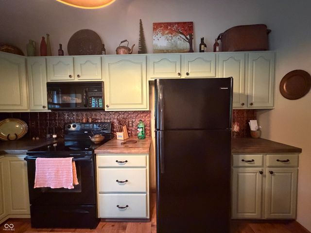 9236 Crawfordsville Road, Indianapolis, IN 46234