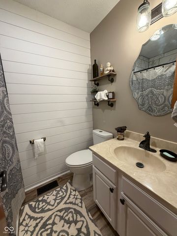 9236 Crawfordsville Road, Indianapolis, IN 46234