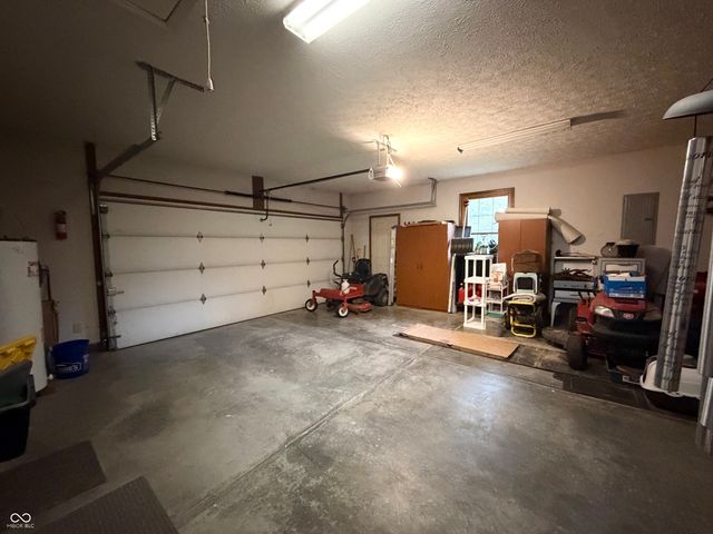 9236 Crawfordsville Road, Indianapolis, IN 46234