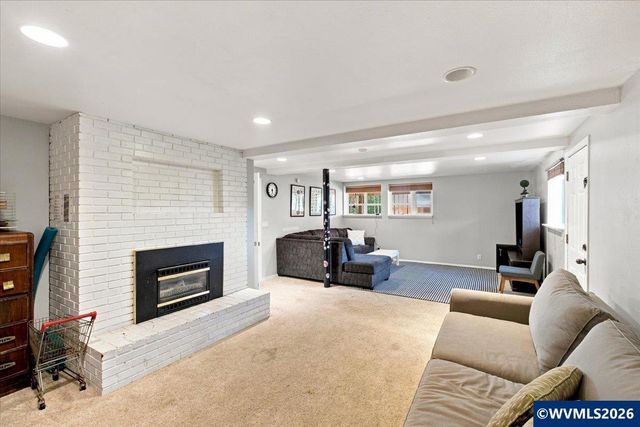 1818 NW Broadway St, Albany, OR 97321