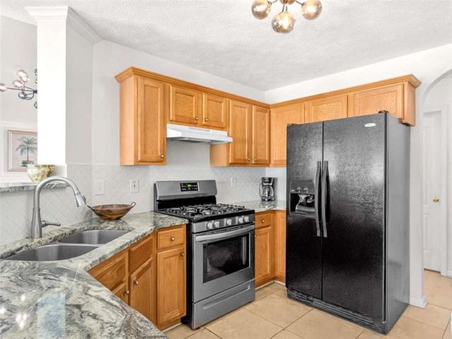 5075 Towne Park Drive, Mcdonough, GA 30252