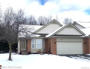 5864 Augusta Lane, Holly Township, MI 48439