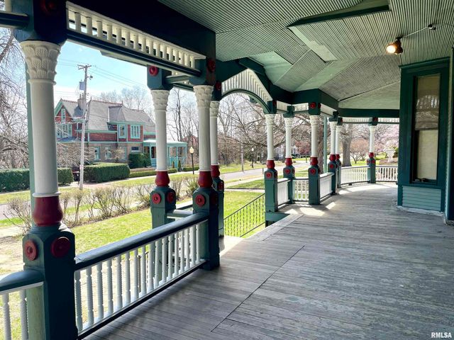 429 W HIGH Street, Peoria, IL 61606