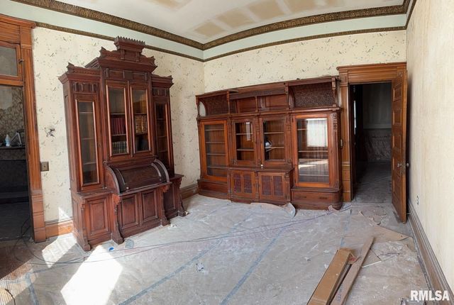 429 W HIGH Street, Peoria, IL 61606