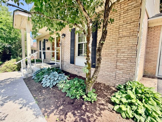 826 Glendover Cove, Lexington, KY 40502
