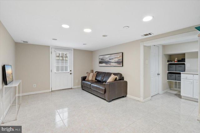 2819 SUMMERFIELD RD, Falls Church, VA 22042