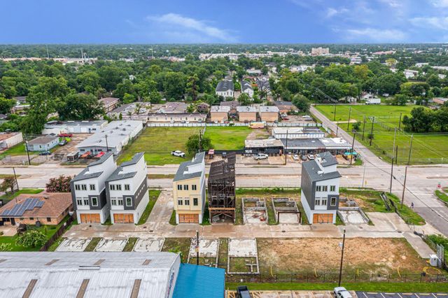 302 W Hamilton Street, Houston, TX 77091