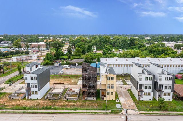 302 W Hamilton Street, Houston, TX 77091