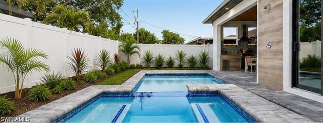 653 107th AVE N, Naples, FL 34108