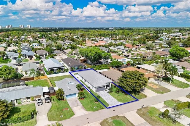 653 107th AVE N, Naples, FL 34108