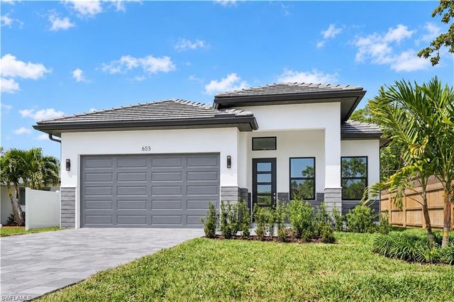 653 107th AVE N, Naples, FL 34108