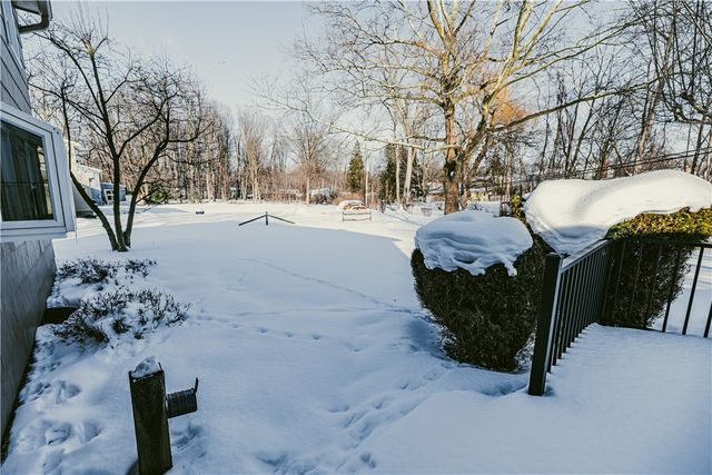 93 Matthew Drive, Perinton, NY 14450