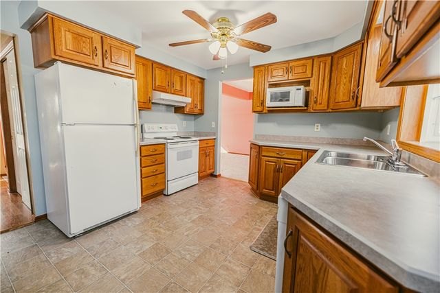 93 Matthew Drive, Perinton, NY 14450