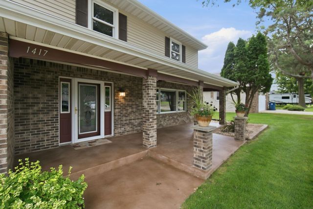 1417 Oakcrest Drive, Waterloo, IA 50701
