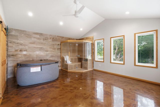 1417 Oakcrest Drive, Waterloo, IA 50701
