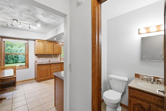 1417 Oakcrest Drive, Waterloo, IA 50701