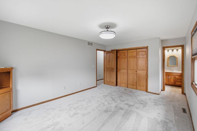 1417 Oakcrest Drive, Waterloo, IA 50701