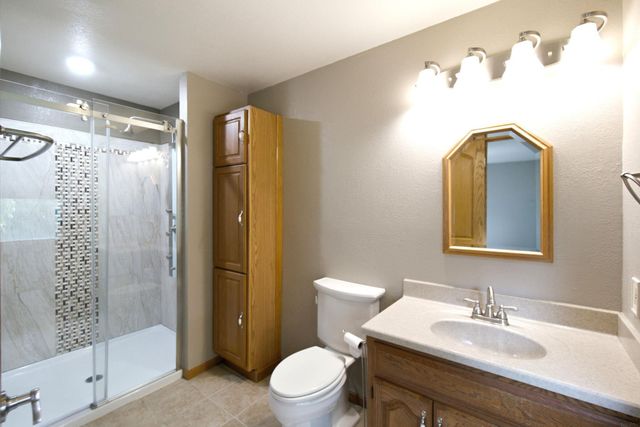 1417 Oakcrest Drive, Waterloo, IA 50701