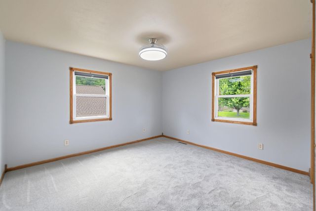 1417 Oakcrest Drive, Waterloo, IA 50701