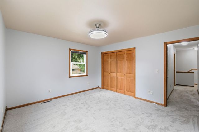 1417 Oakcrest Drive, Waterloo, IA 50701