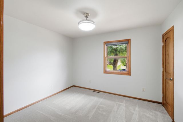 1417 Oakcrest Drive, Waterloo, IA 50701