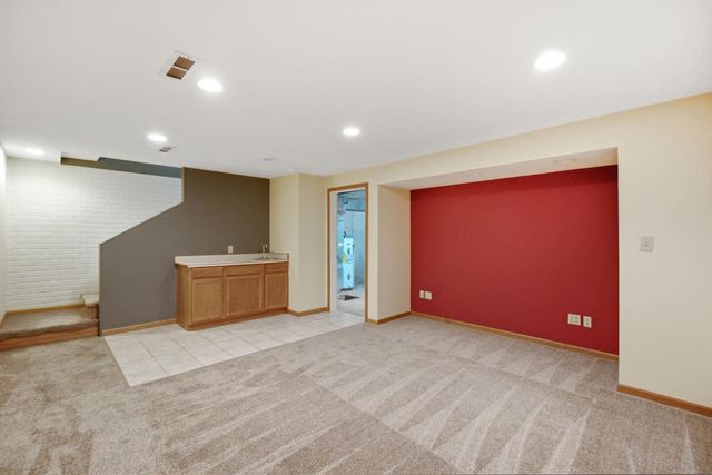 1417 Oakcrest Drive, Waterloo, IA 50701